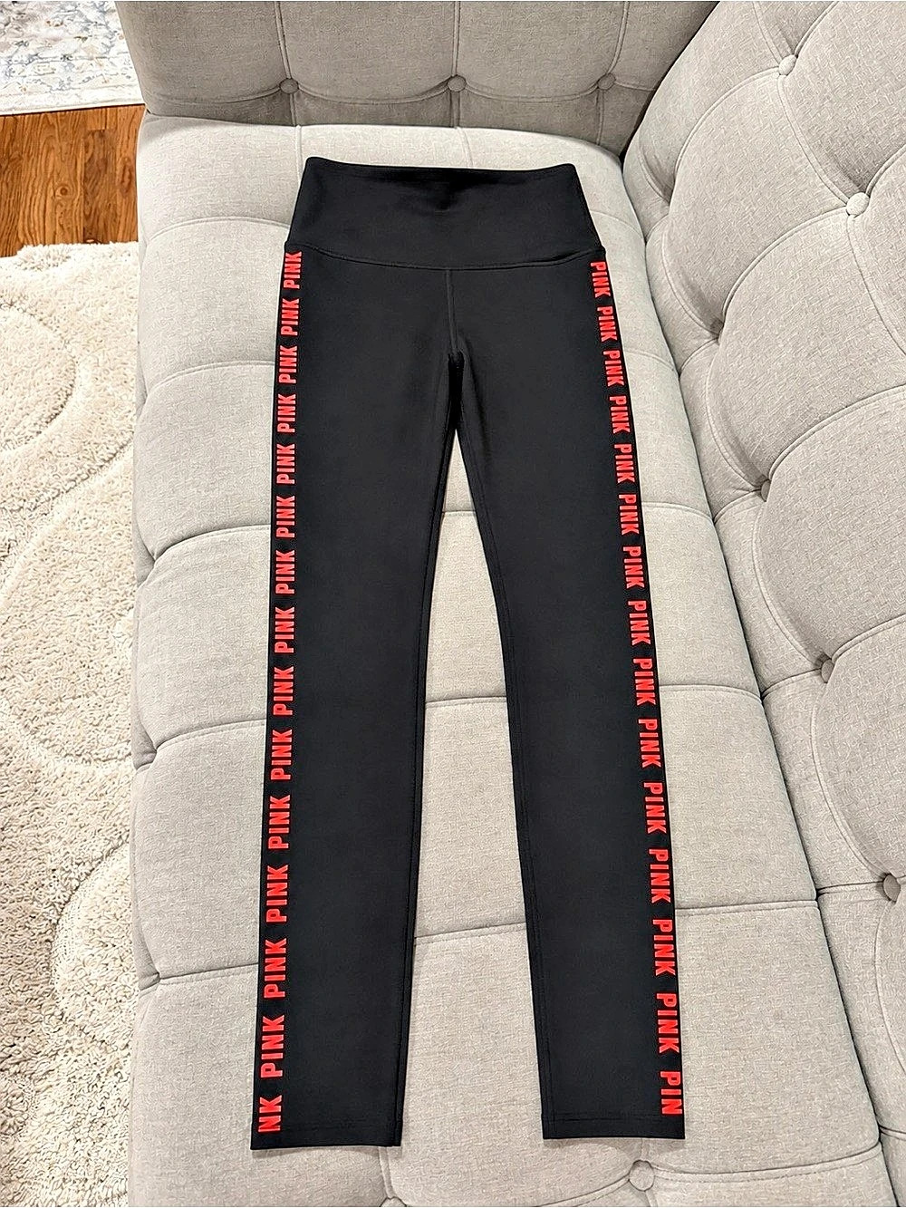 PINK Logo Trim Leggings in Black & Like New